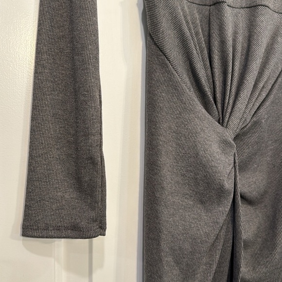 🔵 NWT LILLY’S KLOSET GRAY RIBBED FRONT KNOT LONG SLEEVE DRESS SIZE MEDIUM - Picture 3 of 8